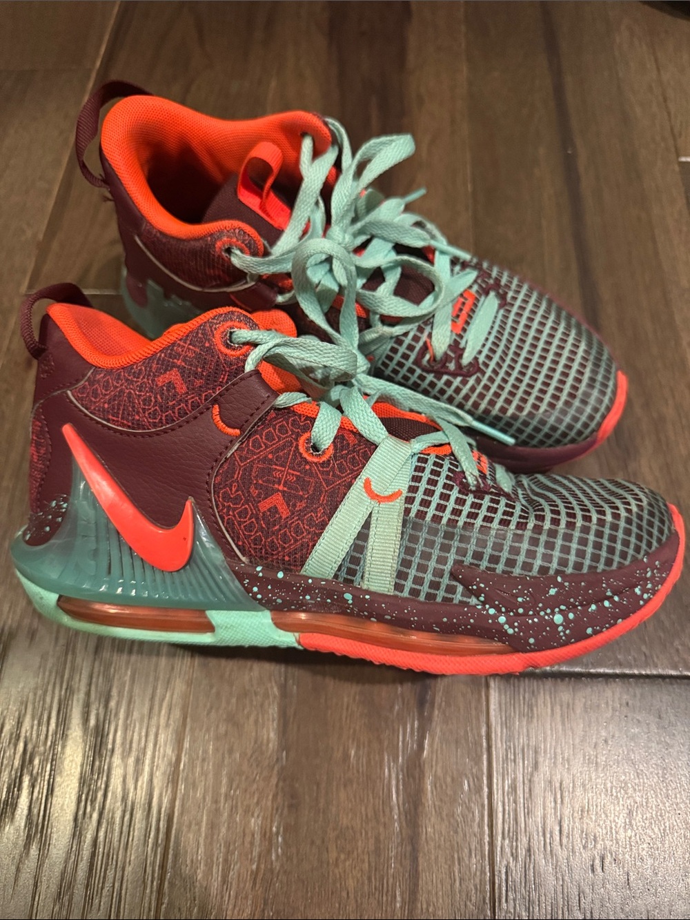 Nike LeBron Witness 6  - size 5Y